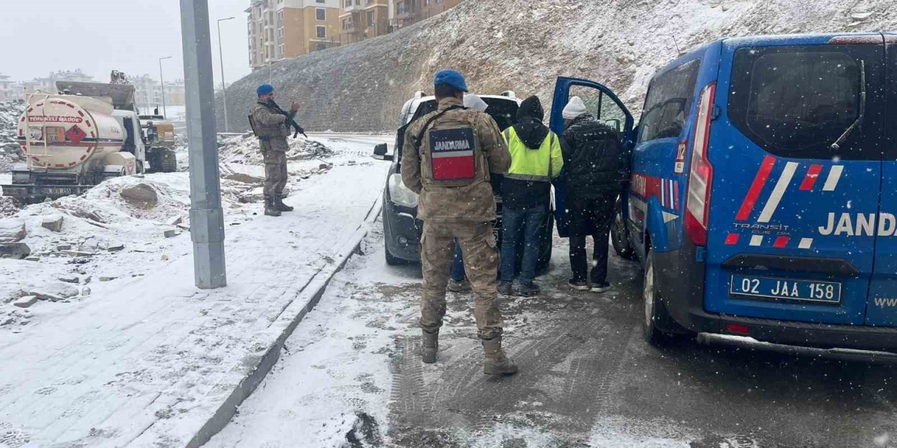 Gölbaşı’nda Jandarma Vatandaşın Güvenliği İçin Nöbette
