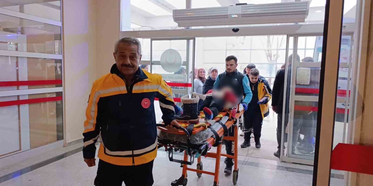 Adıyaman’da Otomobil Şarampole Devrildi: 5 Yaralı