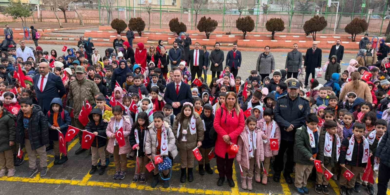 Siverek’te Okullar Bayrak Sevgisi Temasıyla Açıldı