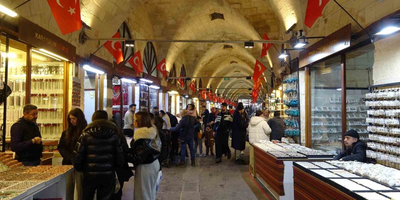 Depremde Hasar Gören Tarihi Zincirli Bedesten Yeniden Cıvıl Cıvıl