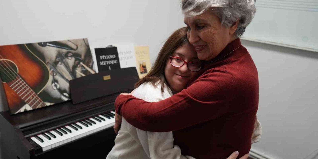Osmaniye’deki Otobüs Kazasında Ağır Yaralanan Ayşegül Bayrak 60 Günlük Yaşam Savaşını Kaybetti