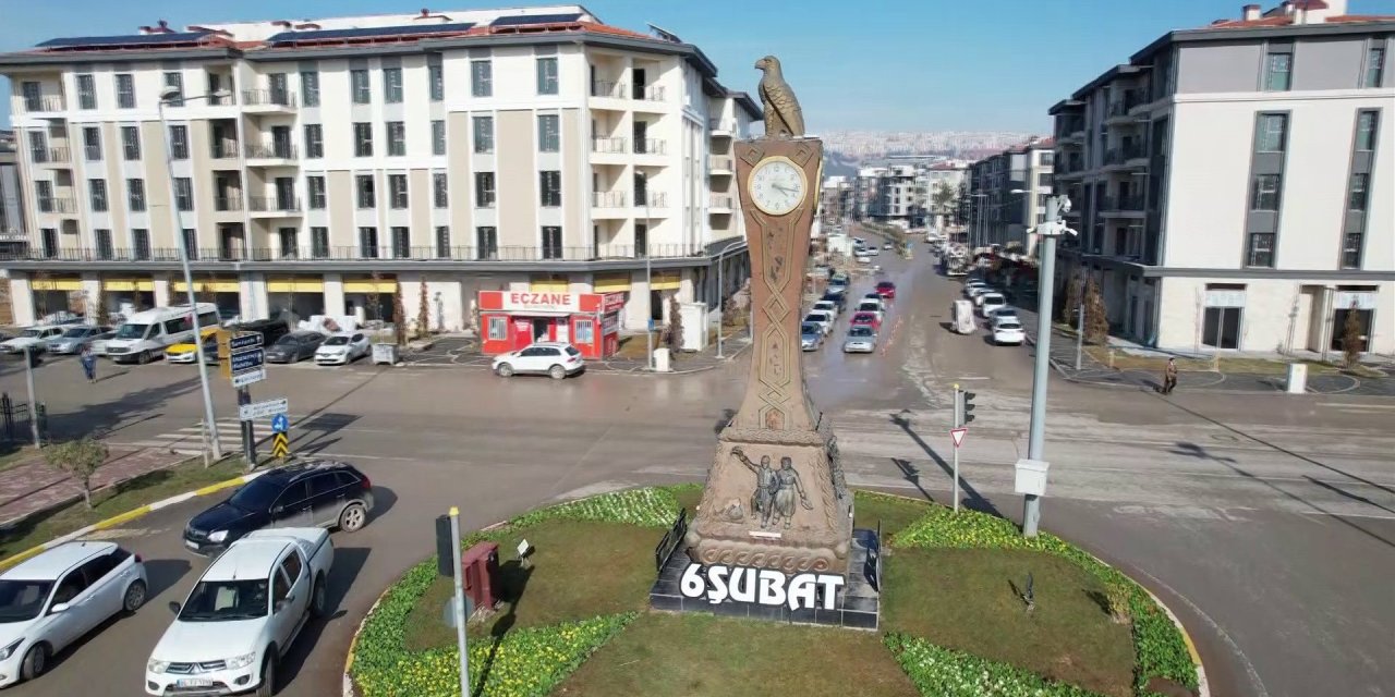 Adıyaman Saat Kulesi 3 Yıldır 04.17’yi Gösteriyor