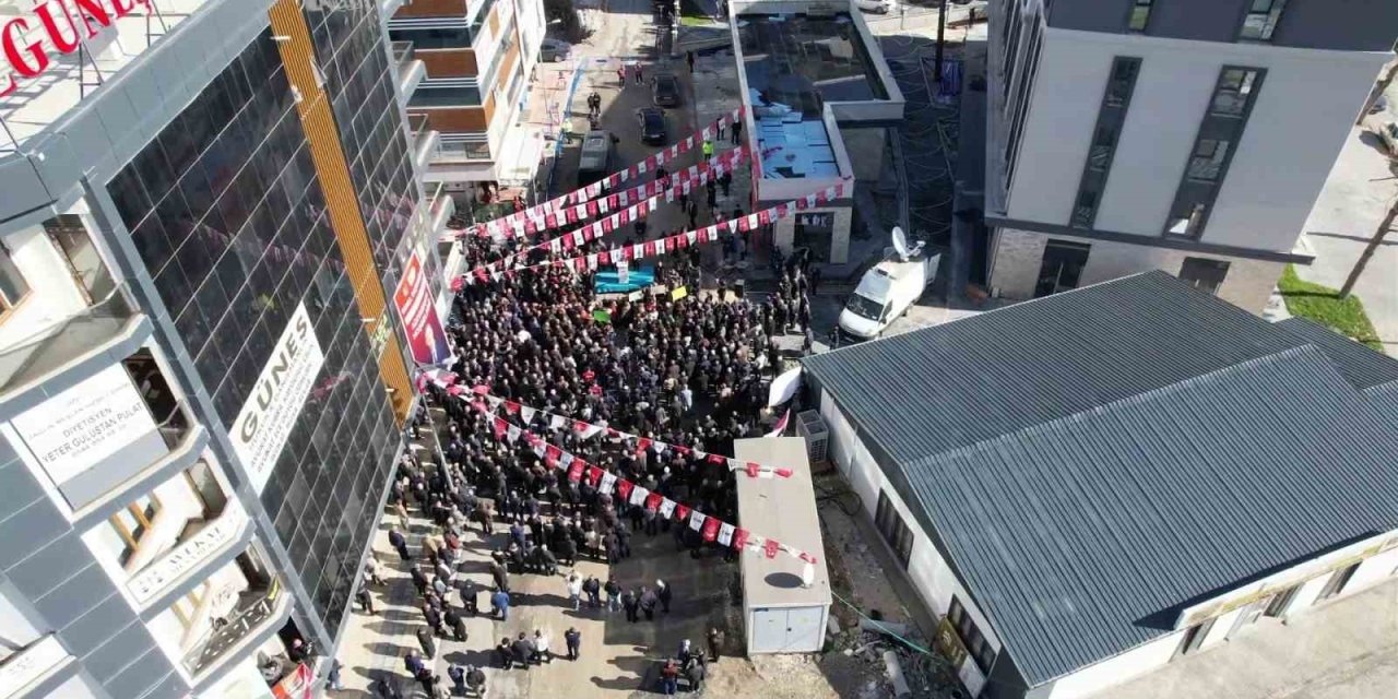 Chp Genel Başkanı Özgür Özel’in Halk Buluşmasına Vatandaş İlgi Göstermedi