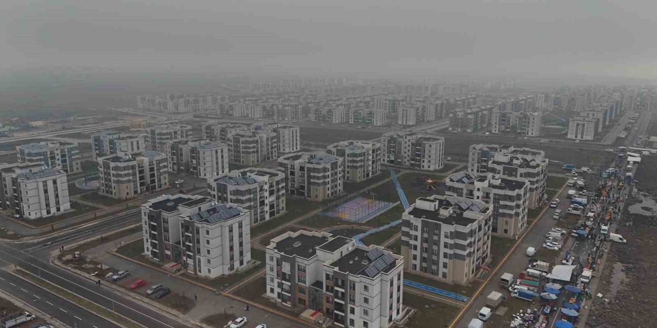 Depremzedenin Evine Misafir Olan Vatandaş: "yurt Dışında Bu Kadar Konutun Bu Kadar Kısa Sürede Yapılmasına İnanılmıyor’’