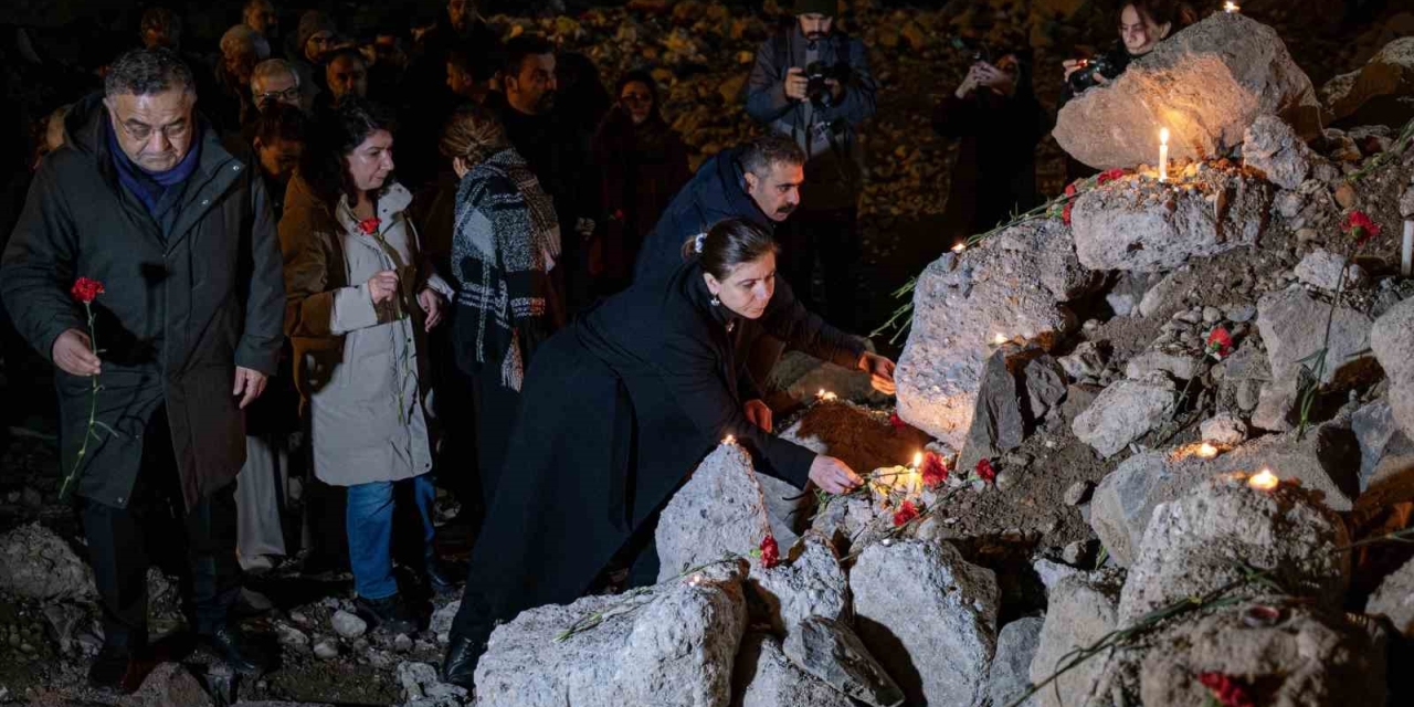 Kahramanmaraş Depremlerinin 3. Yıl Dönümünde Hayatını Kaybedenler Saat 04.17’de Anıldı