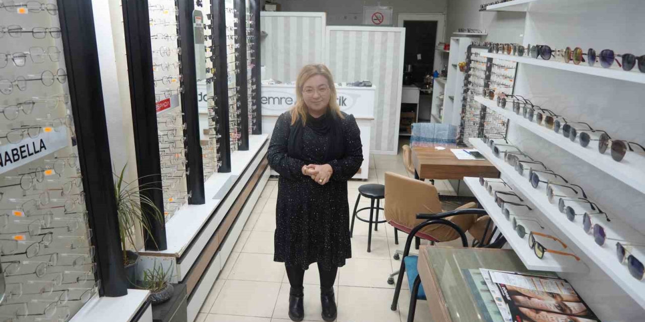 Depremde Ölen Eşinin Mesleğini Sürdürerek Hayata Tutundu