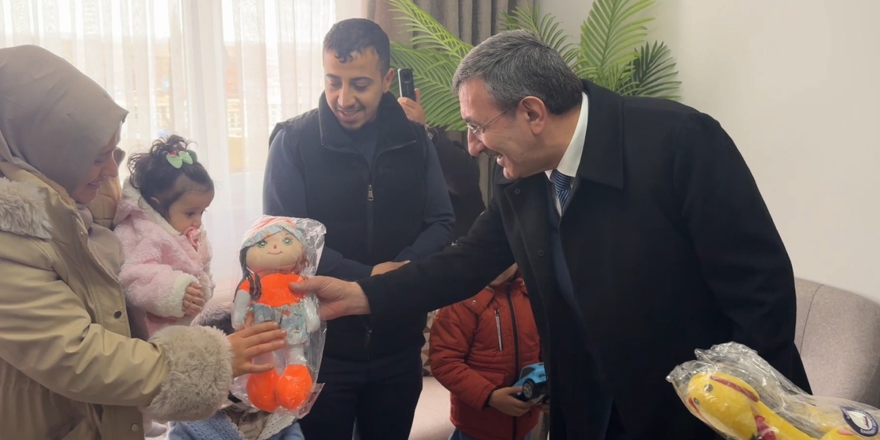 Cumhurbaşkanı Yardımcısı Yılmaz Şahinbey’de Sosyal Konutları İnceledi