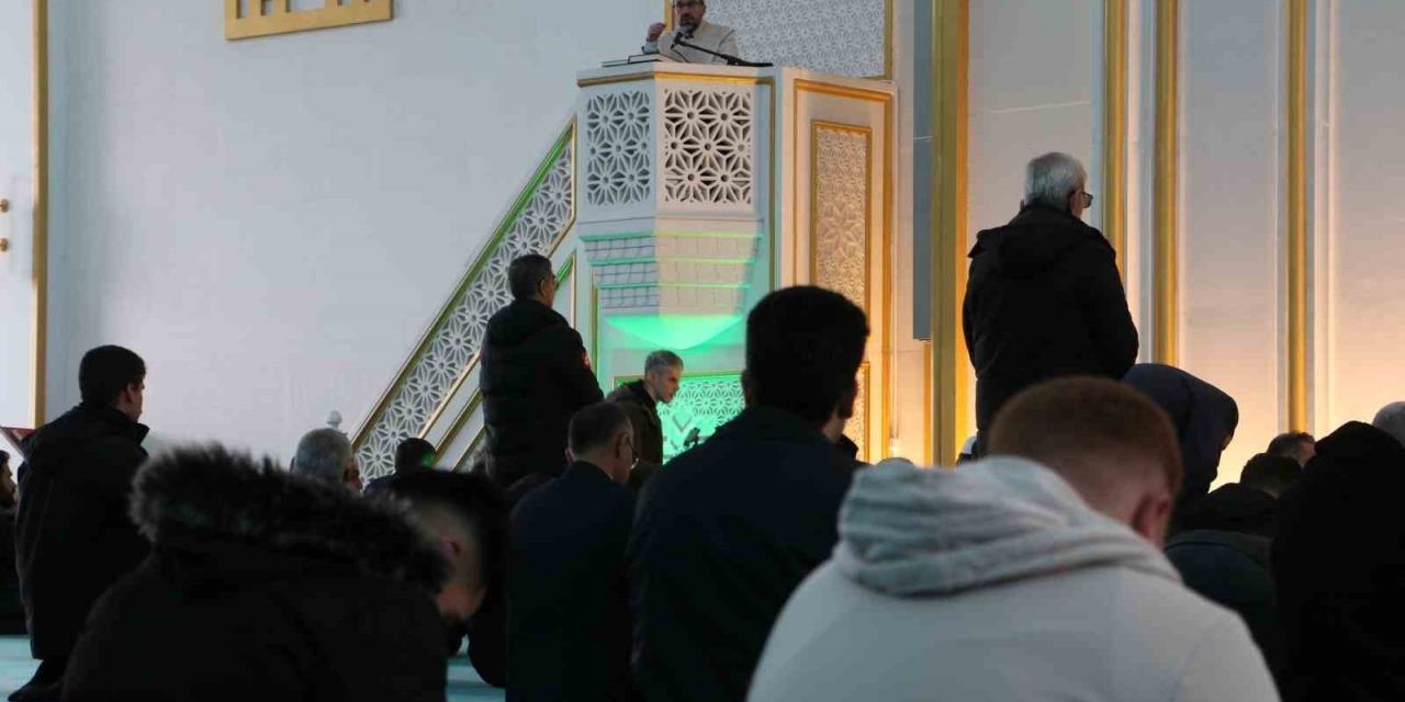 Diyarbakır’da Depremde Hayatını Kaybeden Vatandaşlar İçin Mevlit Okutuldu