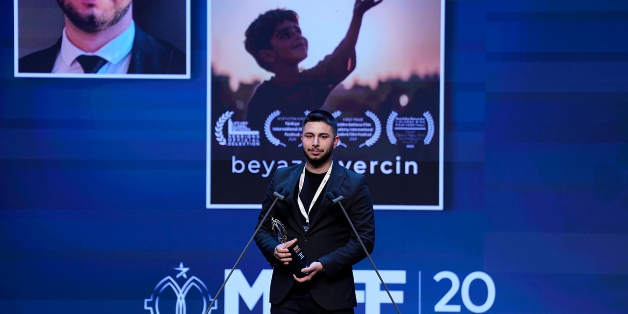 Hkü Mezunu Ve Yüksek Lisans Öğrencisi Berkay Ellek’in Yapay Zeka İle Ürettiği "sultan’ın Taşı" Filmi Berlin’de Türkiye’yi Temsil Edecek