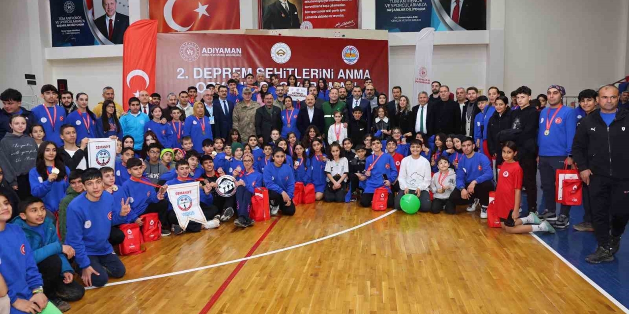 Madalyalar Deprem Şehitlerinin Anısına Verildi