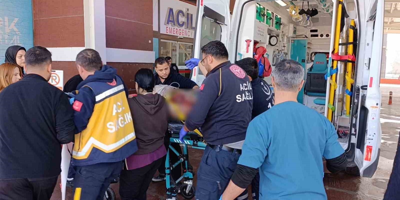 Tekeri Çıkan Otomobil Takla Attı: 1’i Ağır 2 Yaralı