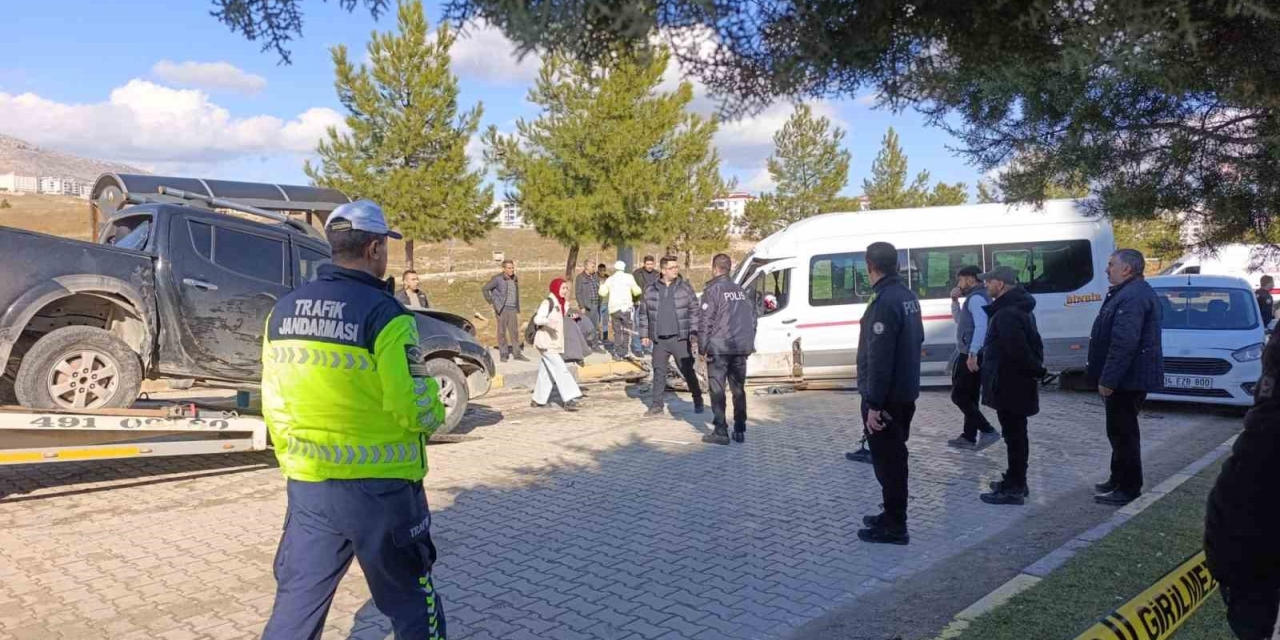 Diyarbakır’da 5 Aracın Karıştığı Kazada Maddi Hasar Oluştu