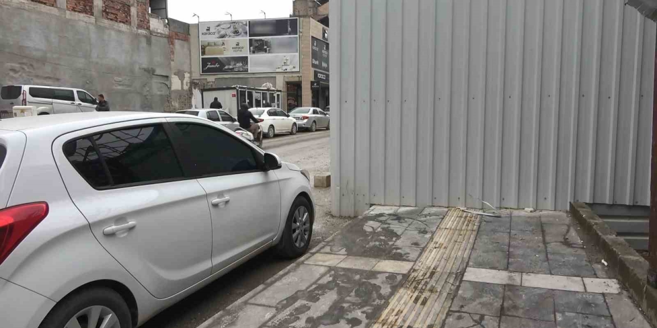 Kaldırım İşgalleri Vatandaşlara Pes Dedirtiyor