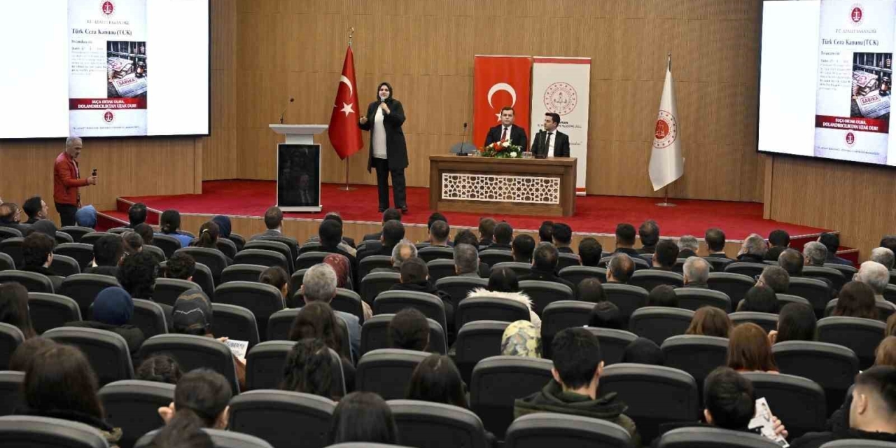 İban’ların Üçüncü Kişilere Kullandırılmaması İçin Öğrencilere Seminer Verildi