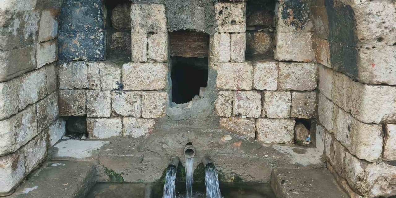 Araban’da Tarihi 2 Çeşmeden Su Akmaya Başladı