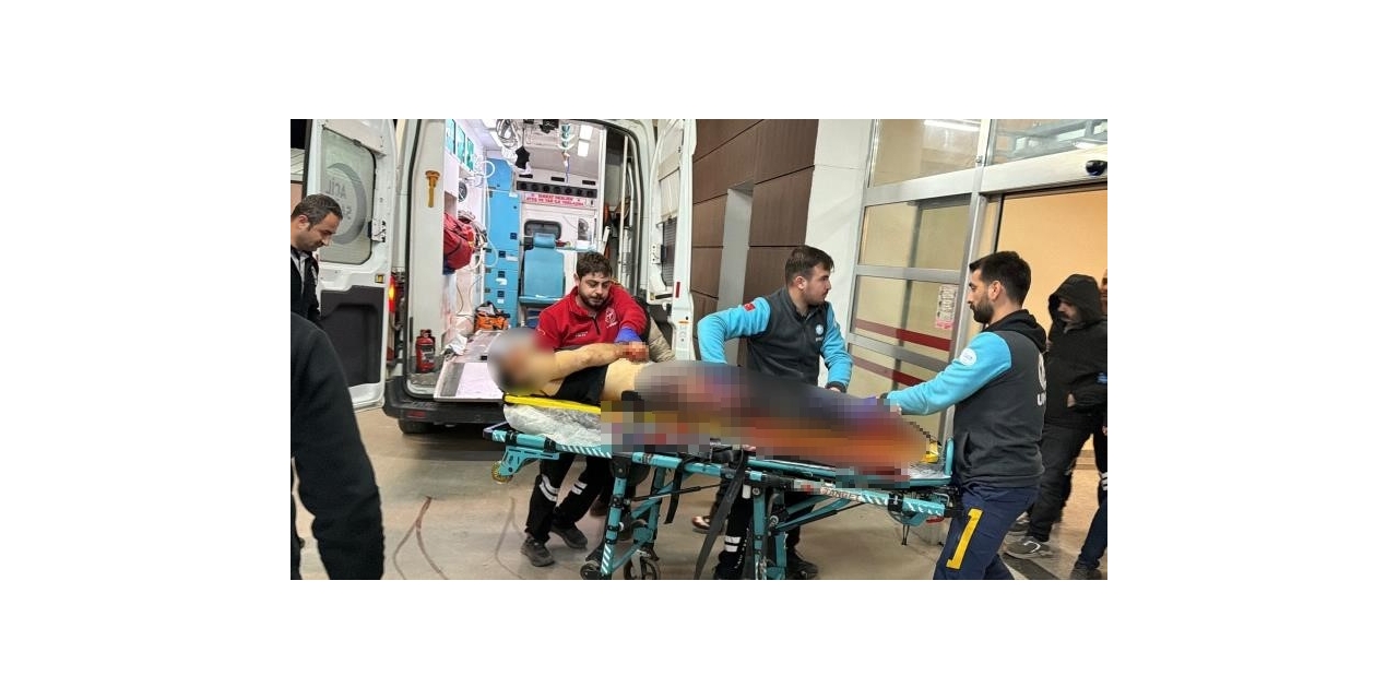 Sokak Ortasında Bıçaklanarak Ağır Yaralandı