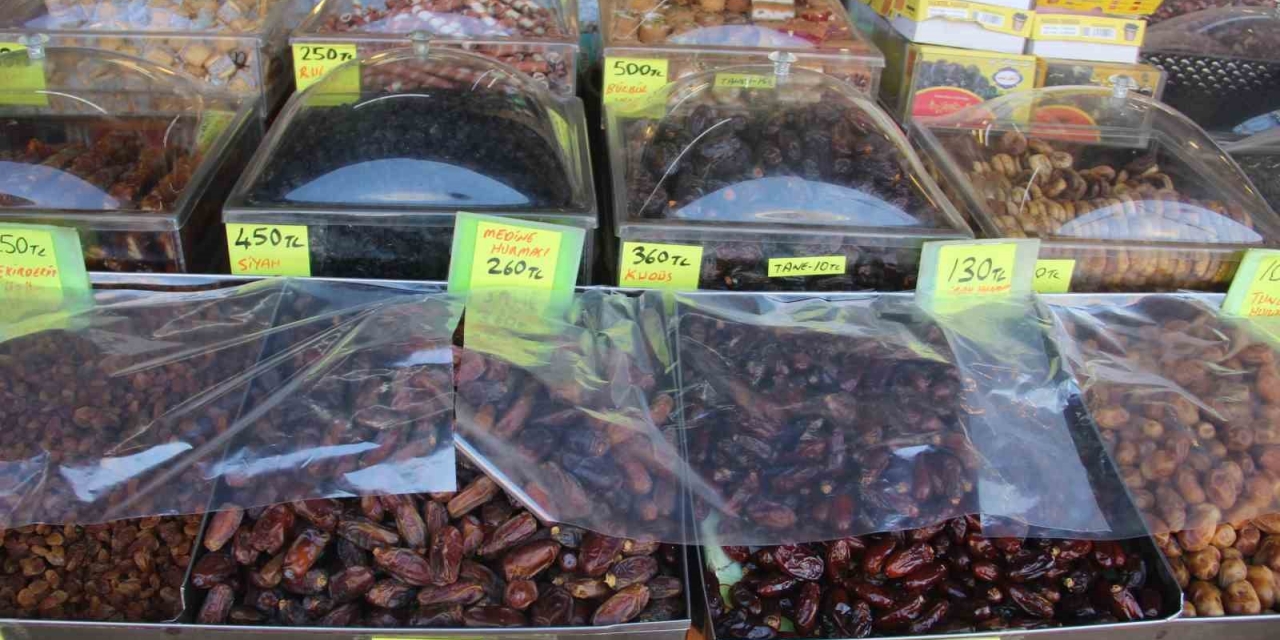 Şanlıurfa’da Tarihi Çarşıda Ramazan Yoğunluğu