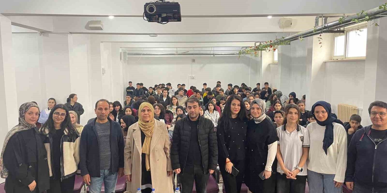 Yazar Naşide Can, Çermik Fen Lisesinde Konferans Verdi
