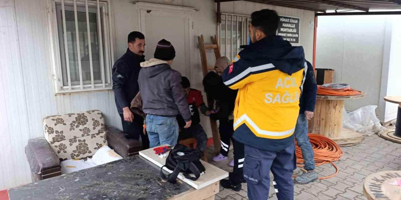 Matkapla Elini Delen İşçi Yaralandı