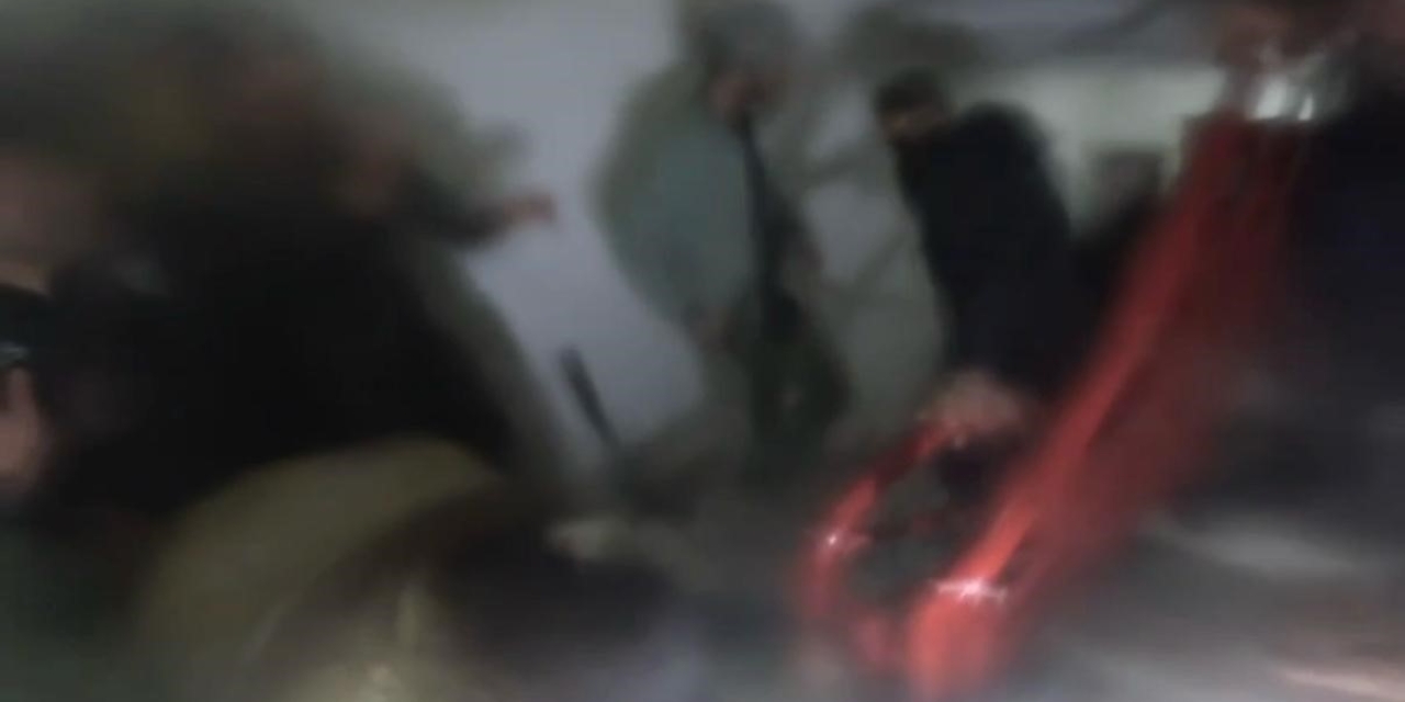 Evde Dumandan Etkilenen Şahsı Çıkartma Anları Kask Kamerasına Yansıdı