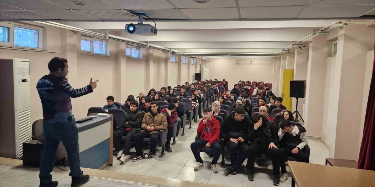 Öğrencilere Yamaç Paraşütü Tanıtımı