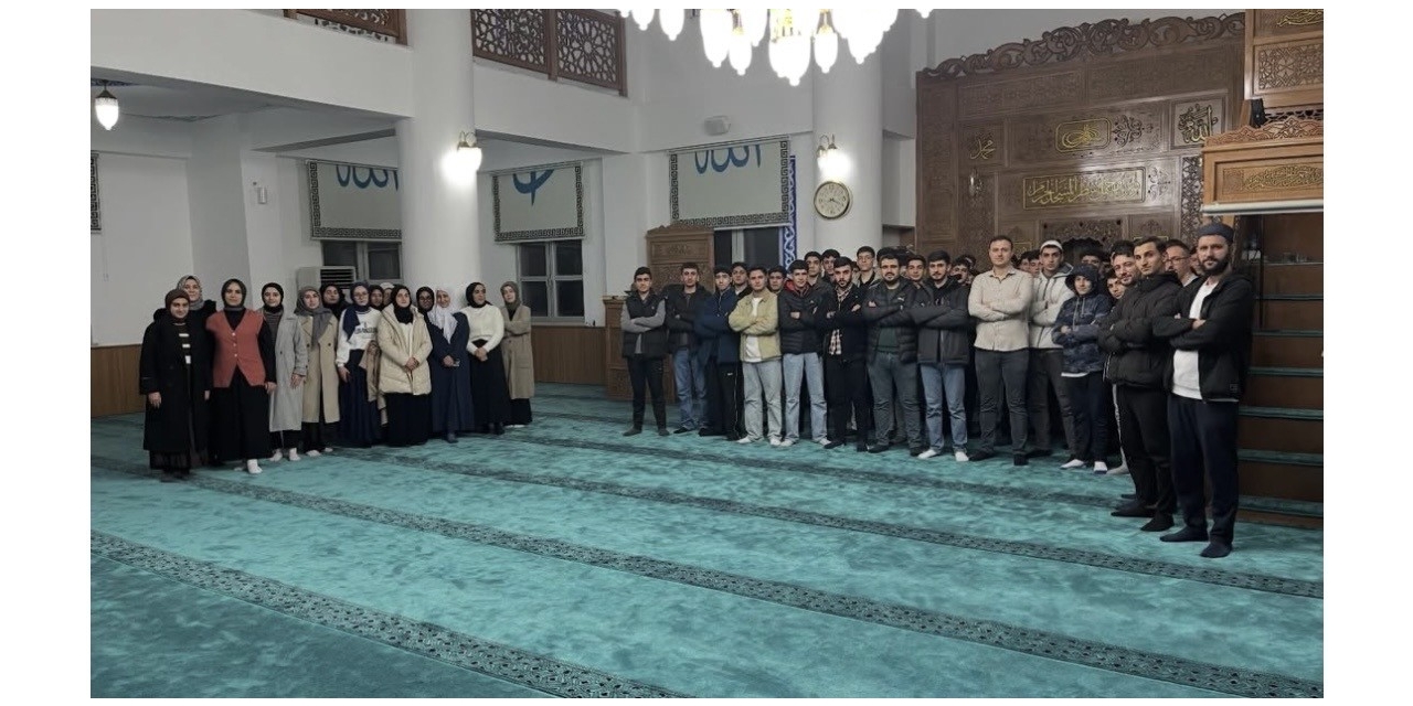 Çermik’te Öğretmen Ve Öğrenciler Teravih Namazında Buluştu