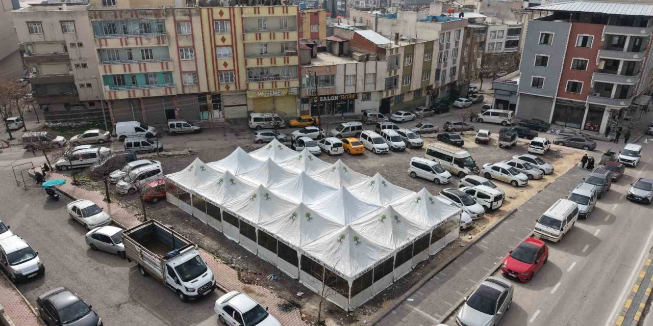 Şehitkamil’de Binlerce Kişi İlk İftarını Aynı Sofrada Açtı