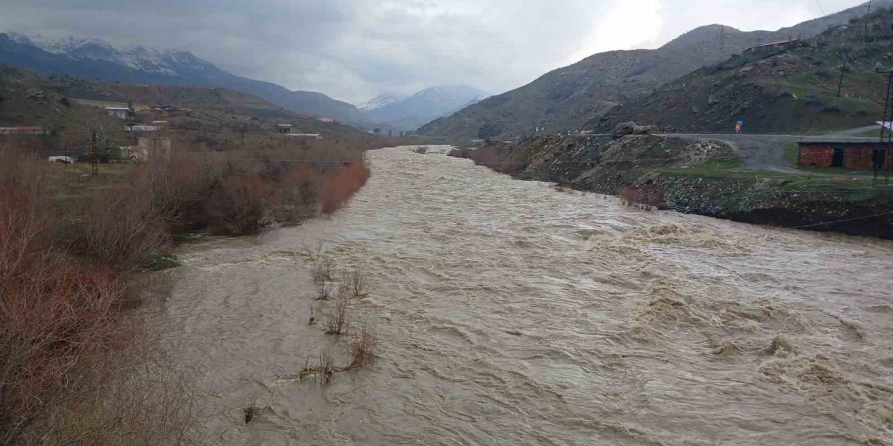 Kulp Çayı Taştı: Yağış Ve Kar Erimesiyle Debi Rekor Seviyeye Çıktı