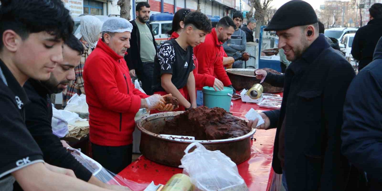 Diyarbakır’da Ramazan Klasiği: Çiğköfteye Yoğun İlgi
