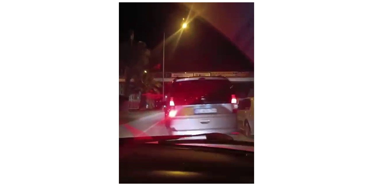 Makas Atan Araç Trafikte Tehlike Oluşturdu