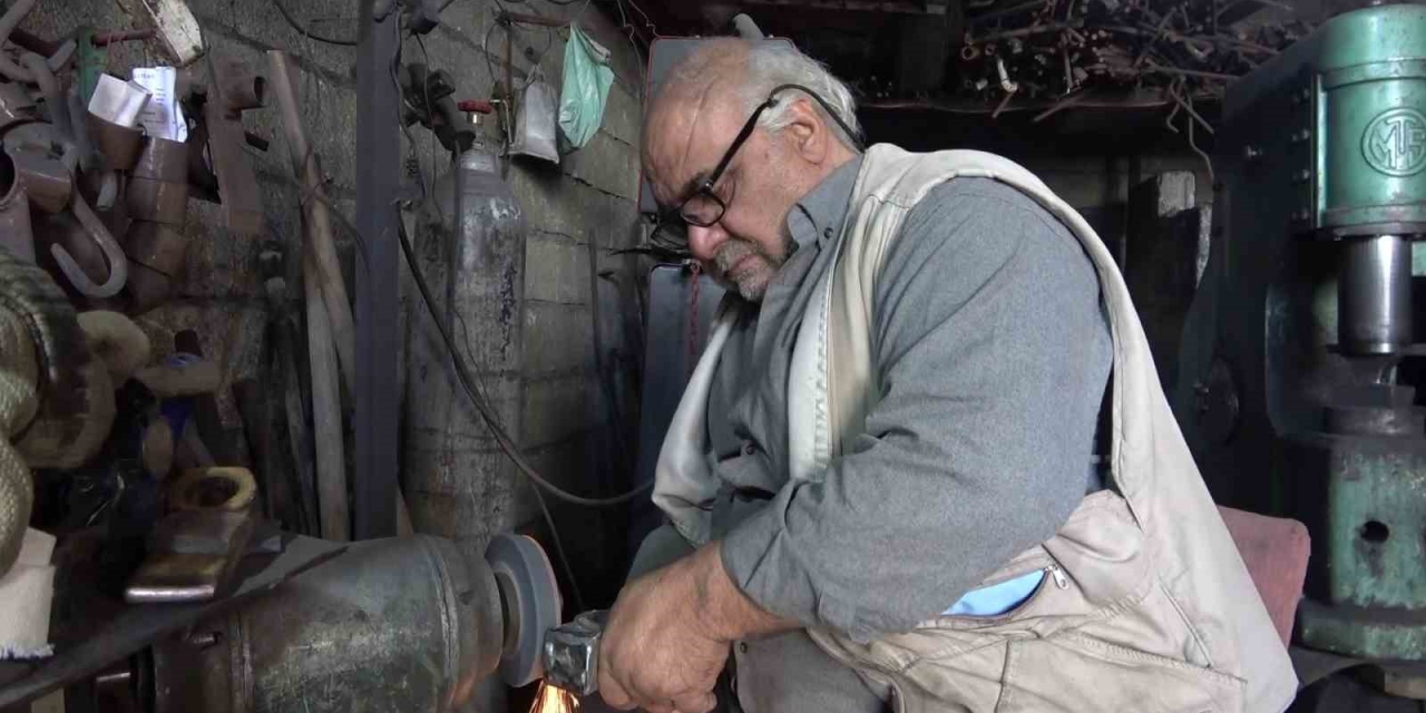 Yarım Asırdır Demire Şekil Veriyor