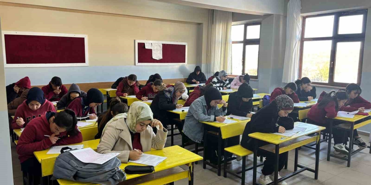 Eğil Belediyesinden 11 Ve 12. Sınıf Öğrencilerine Yönelik Ödüllü Deneme Sınavı Yapıldı
