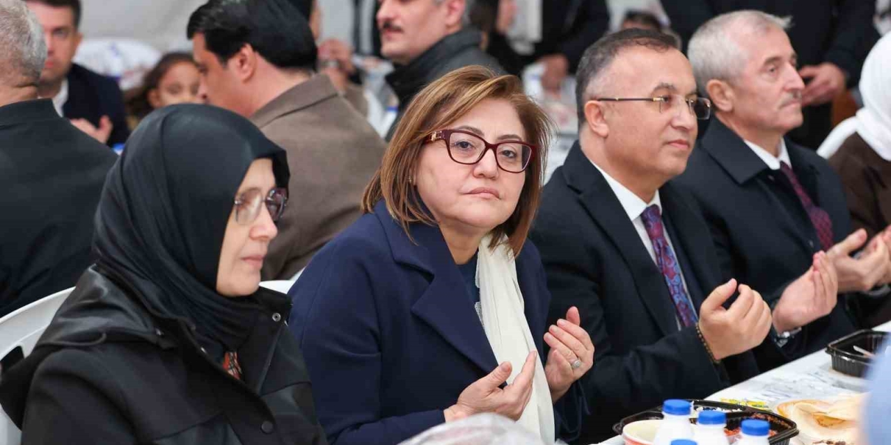 Gaziantep Büyükşehir’den Halep’te 10 Bin Kişilik İftar