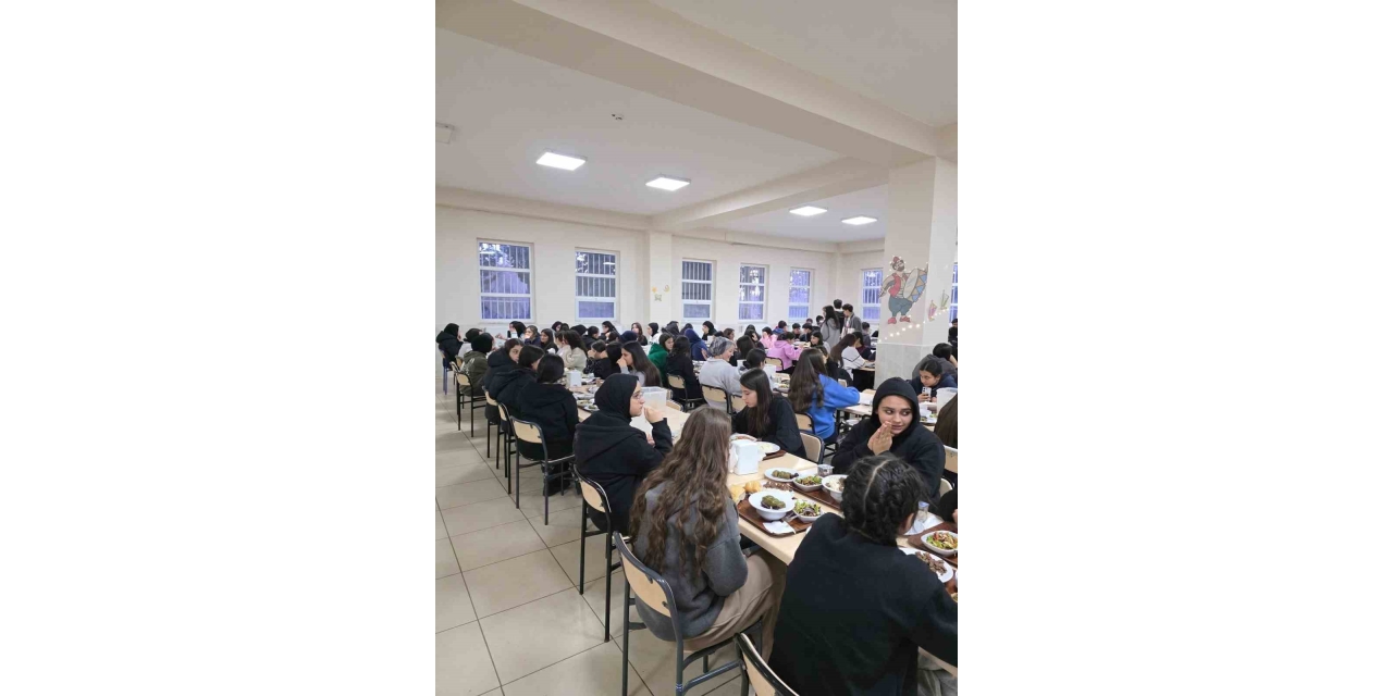 Kaymakam Algın, Öğrencilerle İftar Programına Katıldı