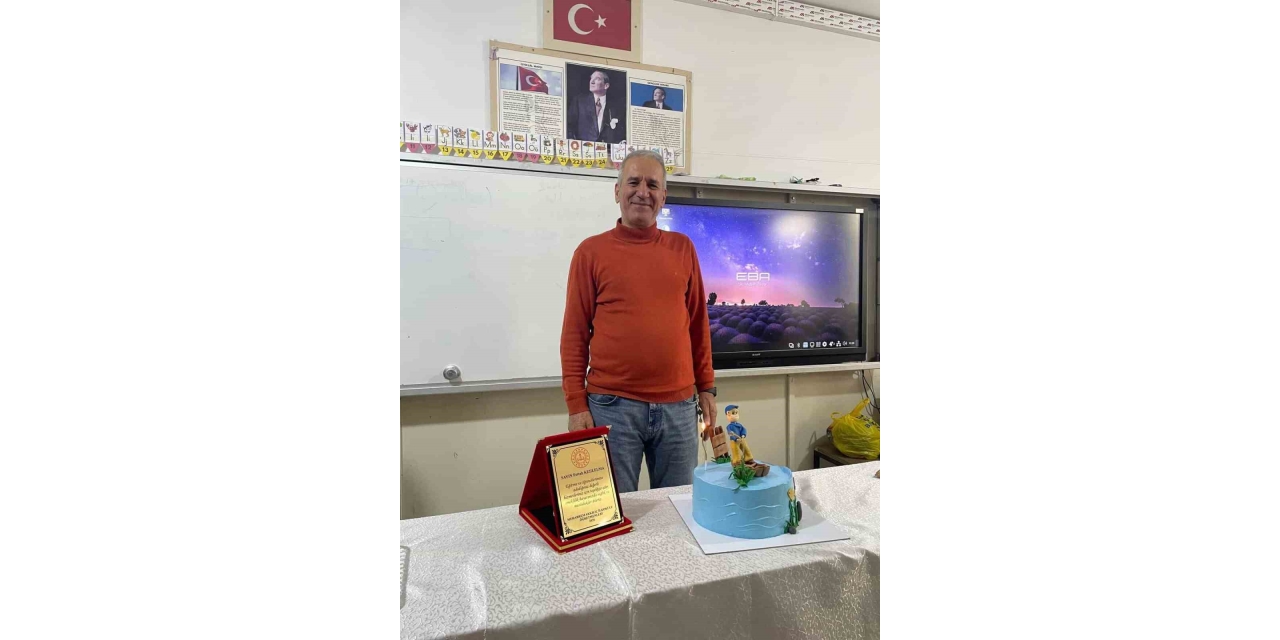 40 Yıllık Öğretmenlik Hayatını Güllerle Uğurlanarak Noktaladı