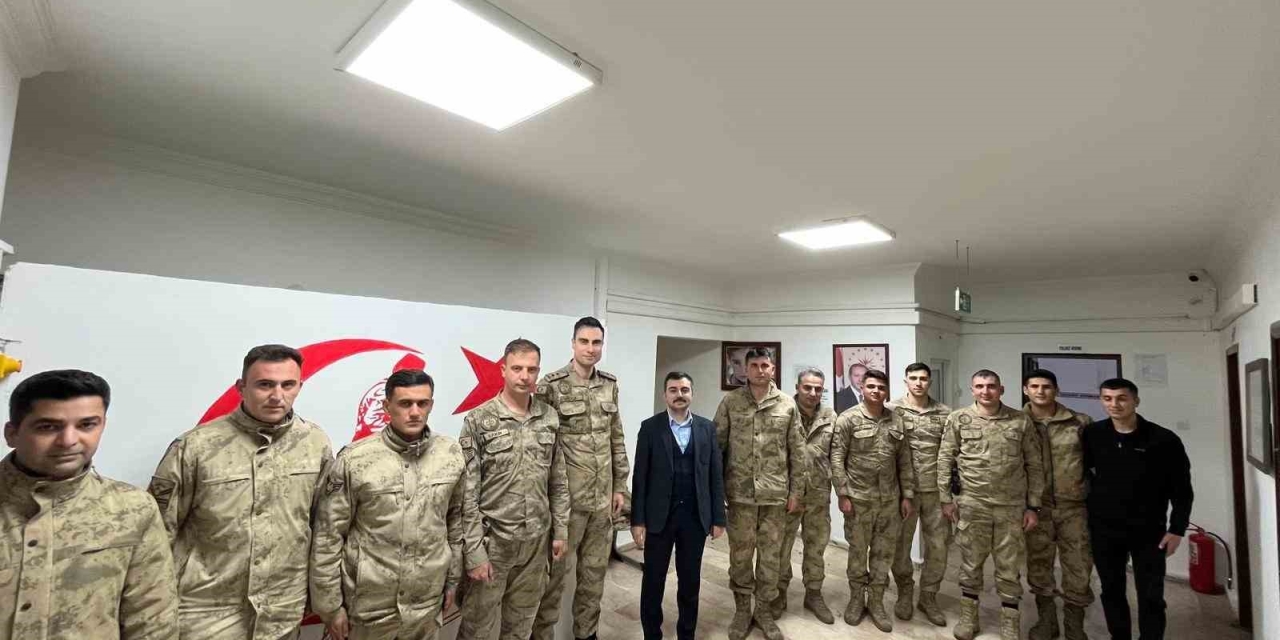 Dicle Kaymakamı Atış, Askerle İftarda Bir Araya Geldi