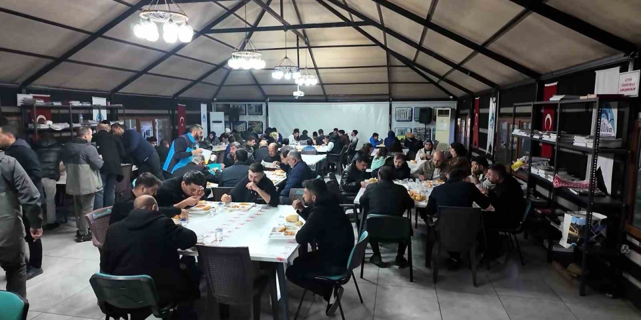 Eyyübiyeliler Aynı Sofrada, Aynı Duada Buluştu