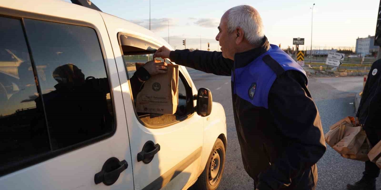 Kahta Belediyesi’nden İftara Yetişemeyenlere Kumanya Desteği