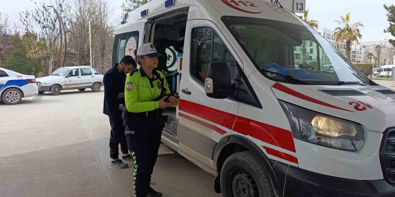 Yakıt Almak İsteyen İki Motosiklet Çarpıştı: 1 Yaralı