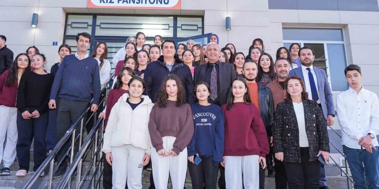 Yılmaz, Gençlerle İftar Sofrasında Buluştu