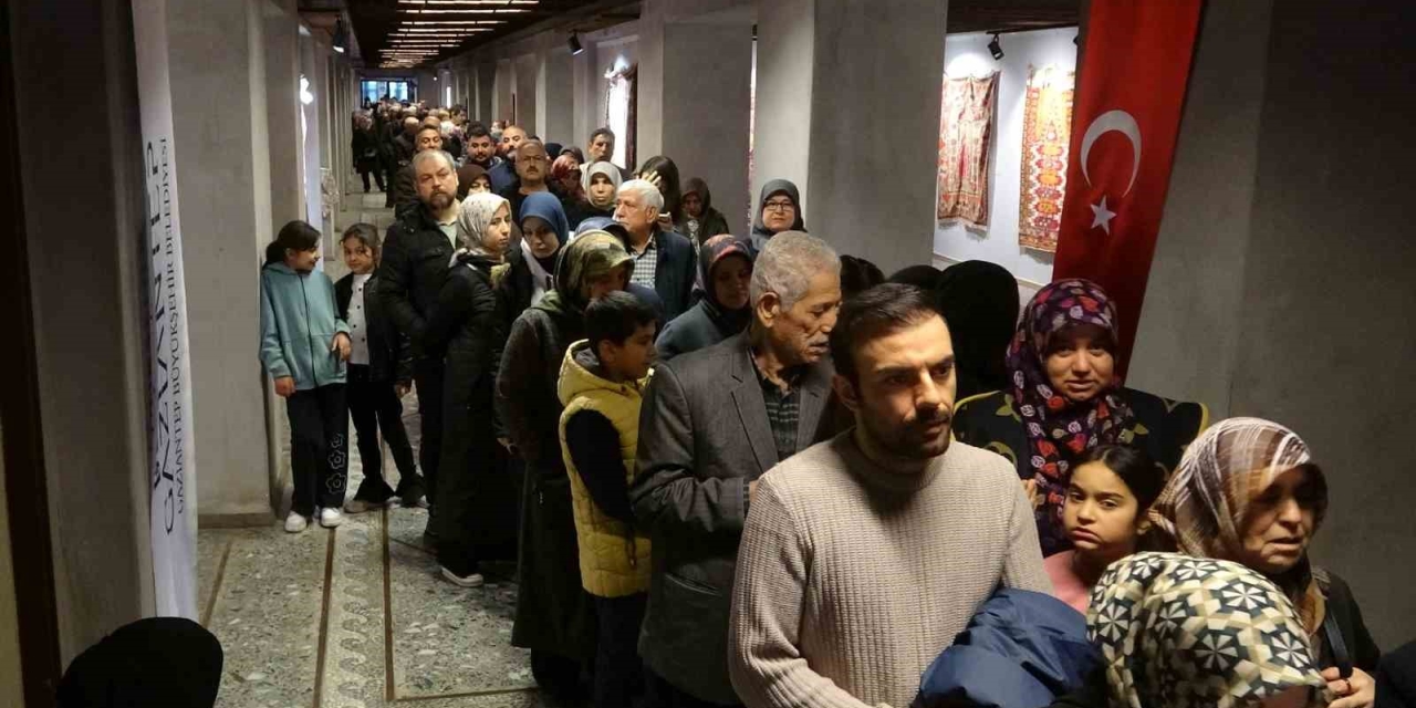 Gaziantep’te ’mukaddes Emanetler Sergisi’ne Yoğun İlgi: Uzun Kuyruklar Oluştu