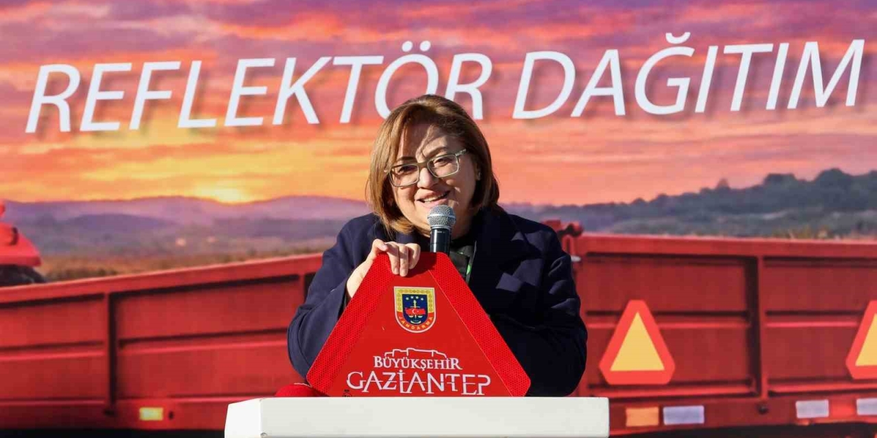 Gaziantep Büyükşehir’in "reflektör Tak, Görünür Ol" Projesinde İlk Dağıtım Gerçekleştirildi