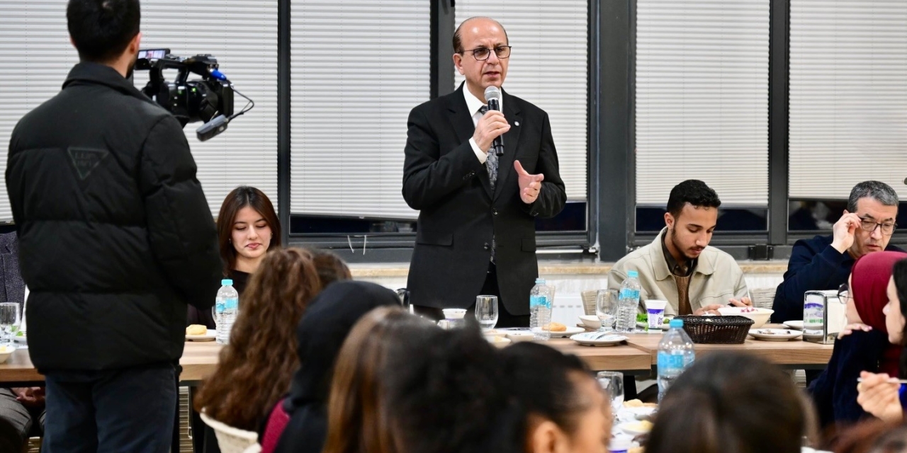 Başkan Geçit, 36 Farklı Ülkeden Gelen Uluslararası Öğrencileri İftarda Ağırladı