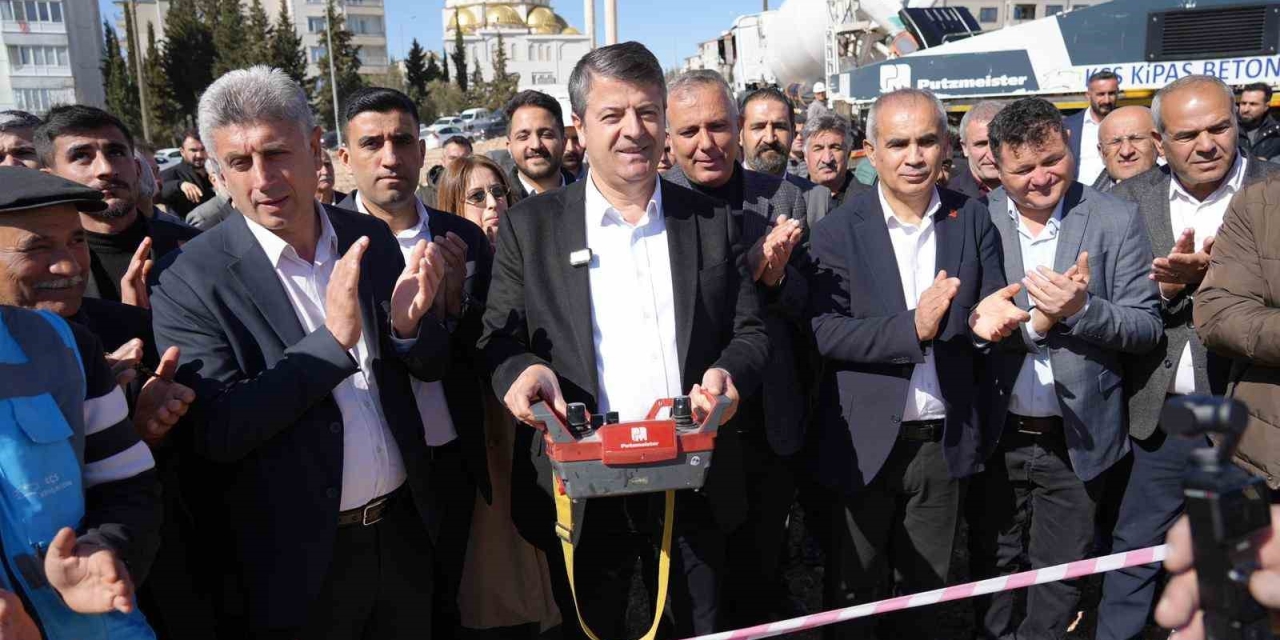 Karapınar Mahallesi’nde Atatürk Parkı’nın Temeli Atıldı