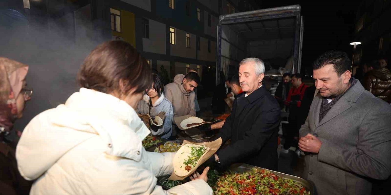 Tahmazoğlu Öğrencilerle Sahurda Buluştu