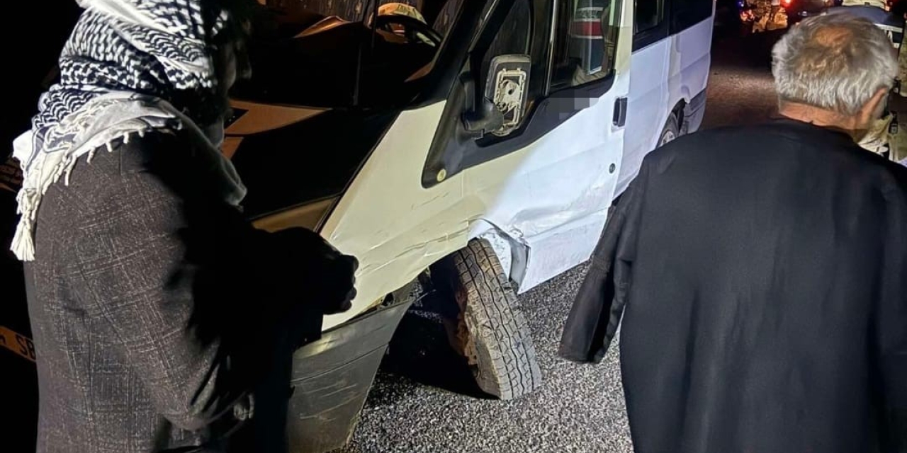 Diyarbakır’da Minibüs İle Otomobil Çarpıştı: 1 Yaralı
