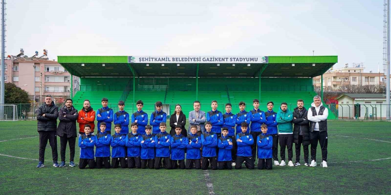Şehitkamil Belediyespor U14 Takımı Türkiye Şampiyonası İçin Şanlıurfa’ya Uğurlandı