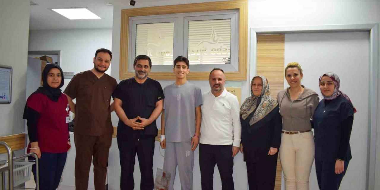 Genç Futbolcuya Hayat Kurtaran Müdahale