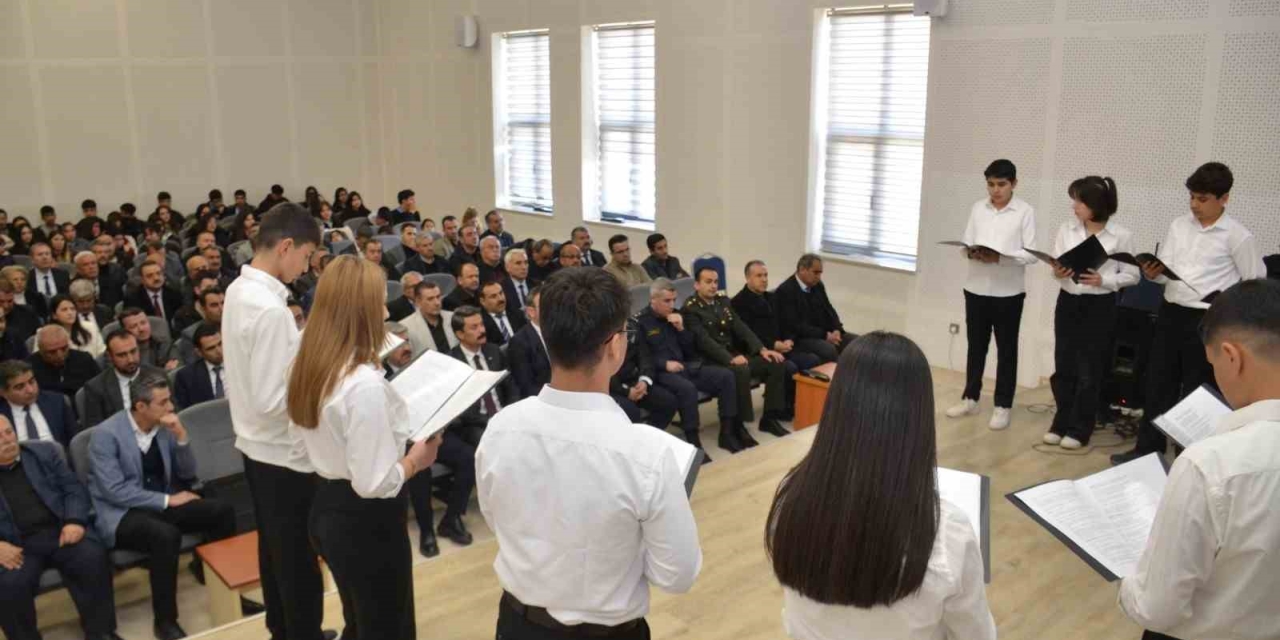 Besni’de İstiklal Marşı’nın Ruhunu Öğrenciler Yaşattı