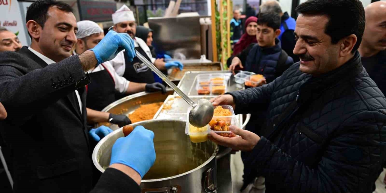 Başkan Taşkın Vatandaşlarla İftar Sofrasında Buluştu